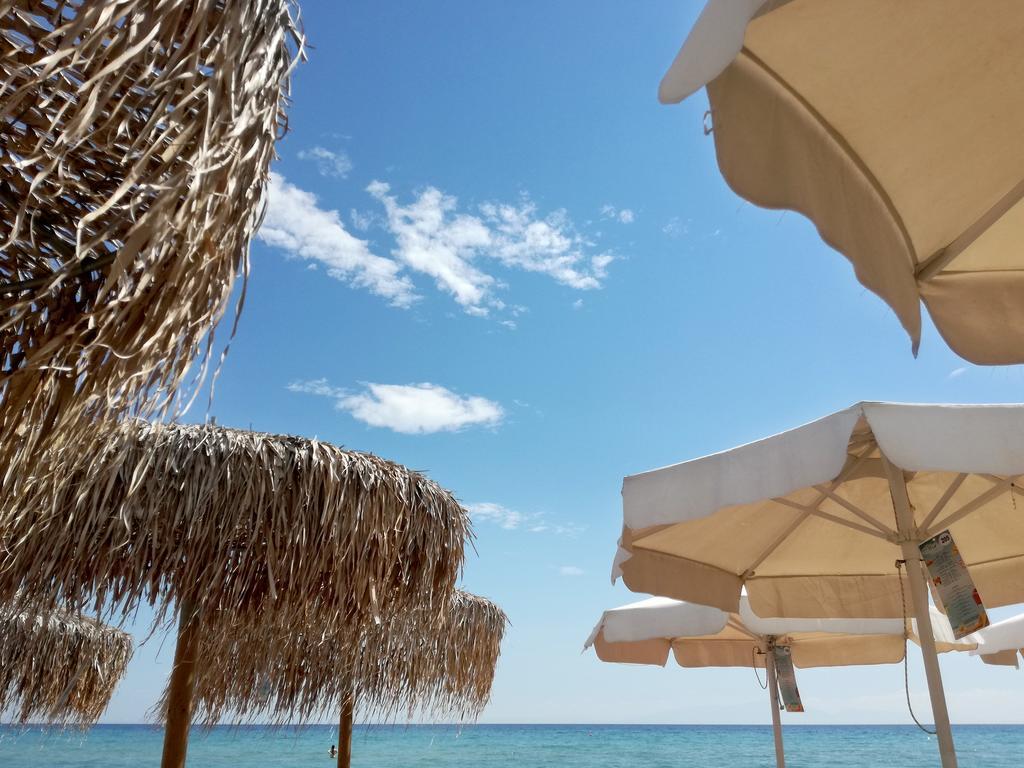 Beach Front Villa Nea Kallikrateia Zewnętrze zdjęcie